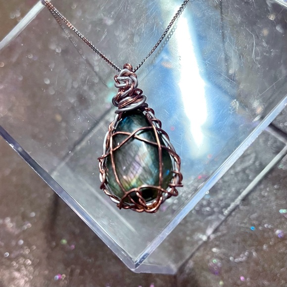 Mesmerizing Mixed Metal Rainbow Labradorite Necklace - Picture 3 of 12